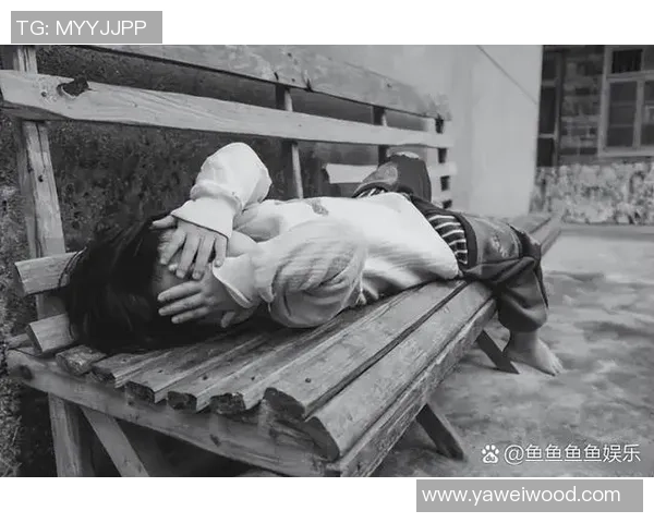 左撇子埃基蒂克的绘画之路与童年羞涩心情的交织